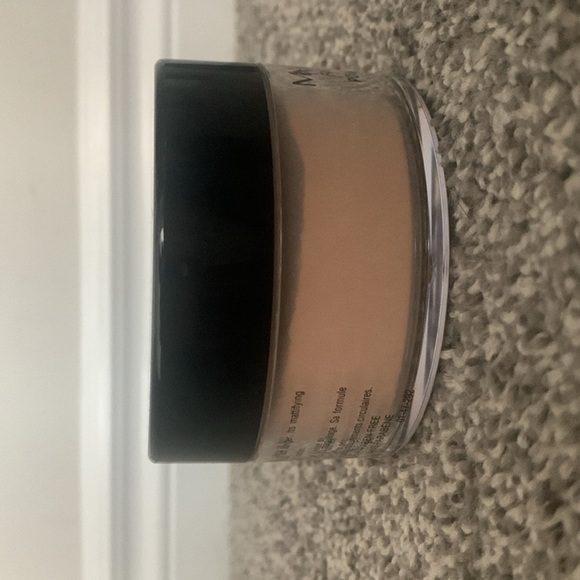 Marcelle Flawless Loose Face Powder - Picture 3 of 5